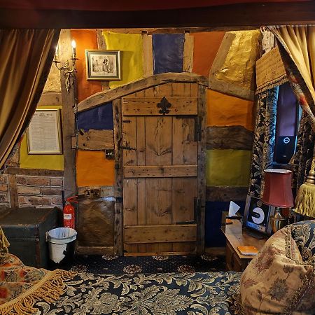 Wizards Thatch Luxury Suites Alderley Edge Extérieur photo