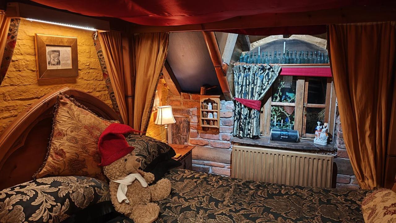 Wizards Thatch Luxury Suites Alderley Edge Extérieur photo