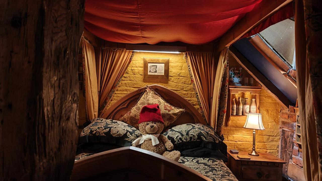 Wizards Thatch Luxury Suites Alderley Edge Extérieur photo